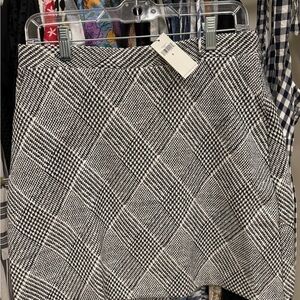 Banana Republic plaid skirt. Never been worn.